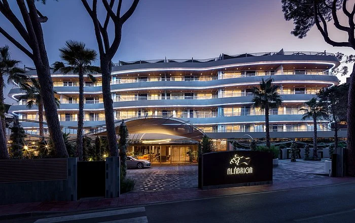 Alàbriga Hotel & Home Suites GL